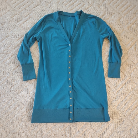 Long Cardigan - Snap Closure - Picture 2 of 13